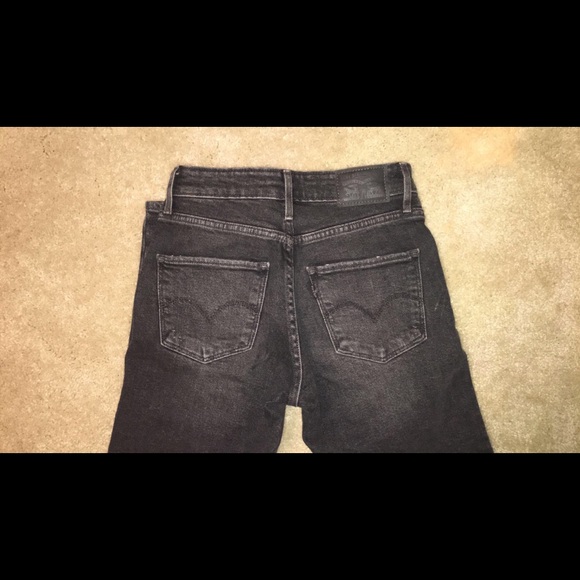 Blown out knee LEVIS - Picture 2 of 2